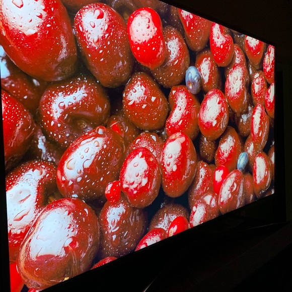 Samsung UHD TV MU7000 49’ - Picture 3 of 6